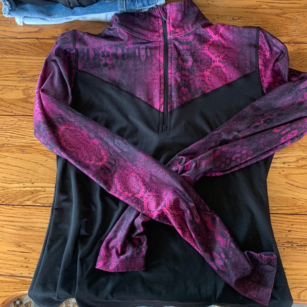 Long sleeve snakeskin workout top